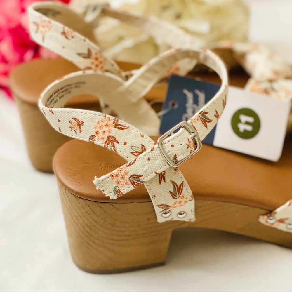 Universal Thread | Floral Heeled Sandals - Picture 4 of 7